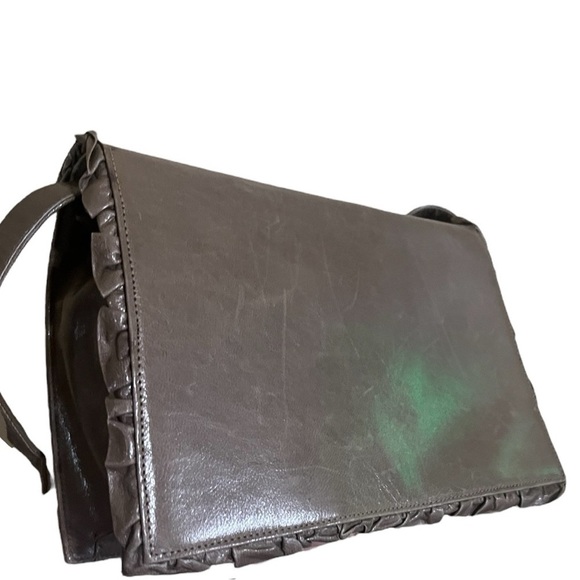 MARIO VALENTINO Made in Italy Vintage Taupe Leather Ruffle Purse - Picture 3 of 11